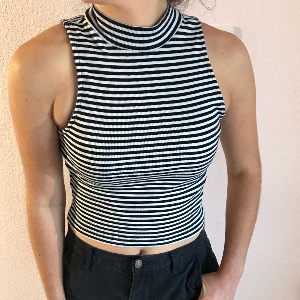 Horizontal striped b&w shortsleeved turtle neck
